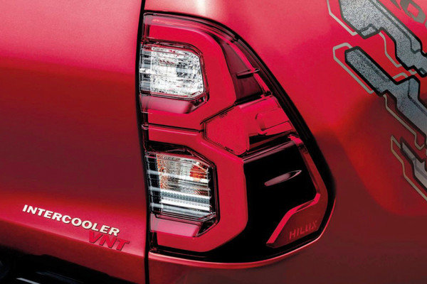 Toyota Hilux 2023 photo