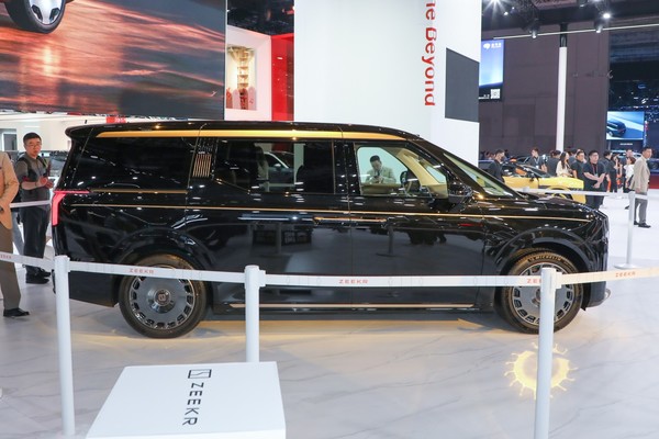 ZEEKR 009 Exterior